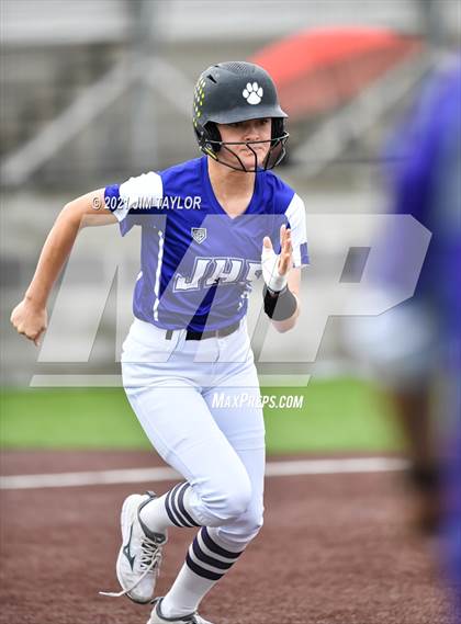 Thumbnail 2 in Jacksboro vs Comanche (UIL 3A Bi-District) photogallery.