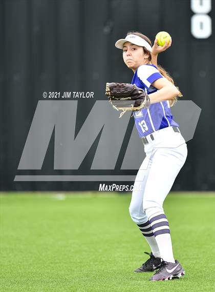 Thumbnail 2 in Jacksboro vs Comanche (UIL 3A Bi-District) photogallery.