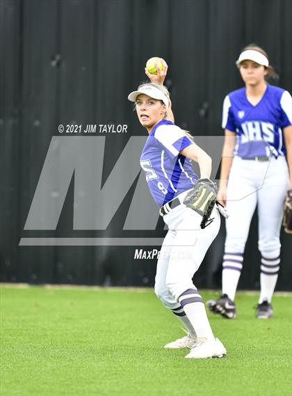 Thumbnail 3 in Jacksboro vs Comanche (UIL 3A Bi-District) photogallery.