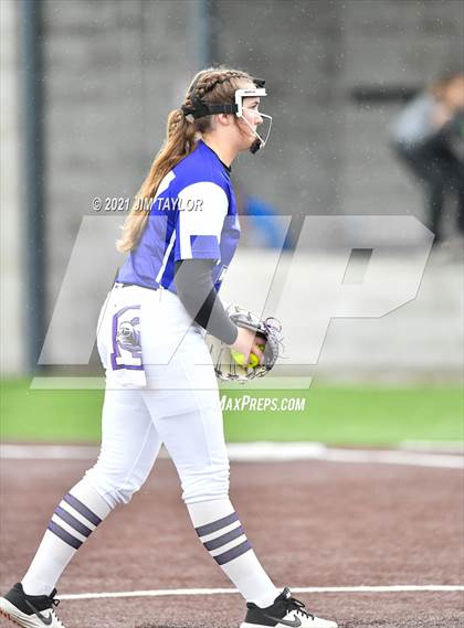 Thumbnail 1 in Jacksboro vs Comanche (UIL 3A Bi-District) photogallery.