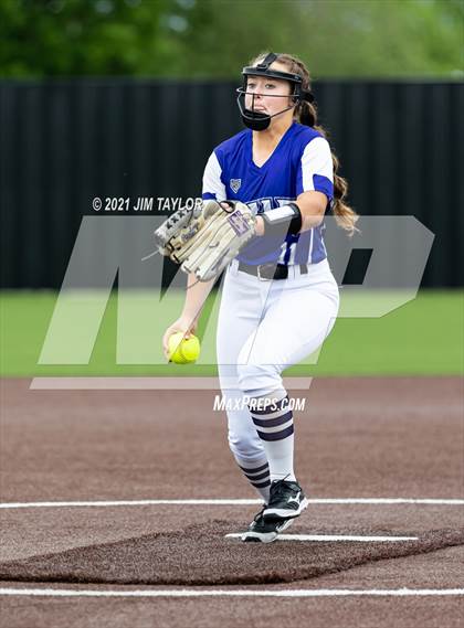 Thumbnail 1 in Jacksboro vs Comanche (UIL 3A Bi-District) photogallery.