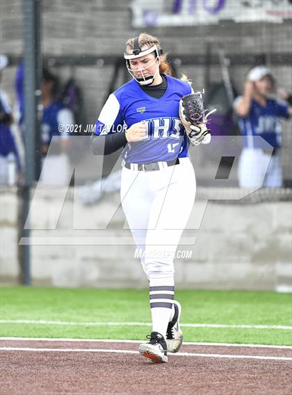 Thumbnail 3 in Jacksboro vs Comanche (UIL 3A Bi-District) photogallery.