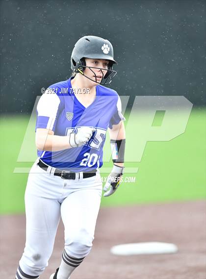 Thumbnail 3 in Jacksboro vs Comanche (UIL 3A Bi-District) photogallery.