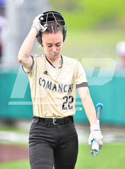 Thumbnail 2 in Jacksboro vs Comanche (UIL 3A Bi-District) photogallery.