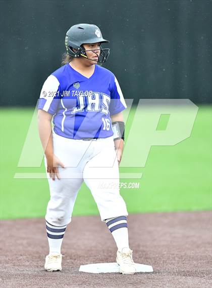 Thumbnail 3 in Jacksboro vs Comanche (UIL 3A Bi-District) photogallery.