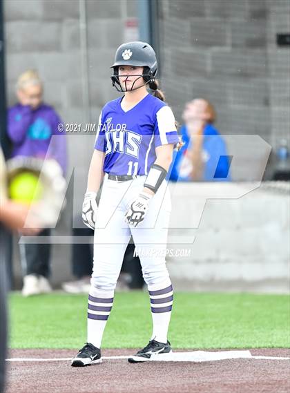 Thumbnail 2 in Jacksboro vs Comanche (UIL 3A Bi-District) photogallery.