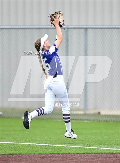 Thumbnail 2 in Jacksboro vs Comanche (UIL 3A Bi-District) photogallery.