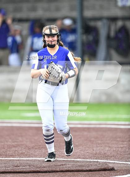 Thumbnail 1 in Jacksboro vs Comanche (UIL 3A Bi-District) photogallery.