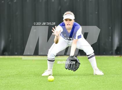 Thumbnail 2 in Jacksboro vs Comanche (UIL 3A Bi-District) photogallery.