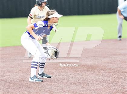 Thumbnail 3 in Jacksboro vs Comanche (UIL 3A Bi-District) photogallery.