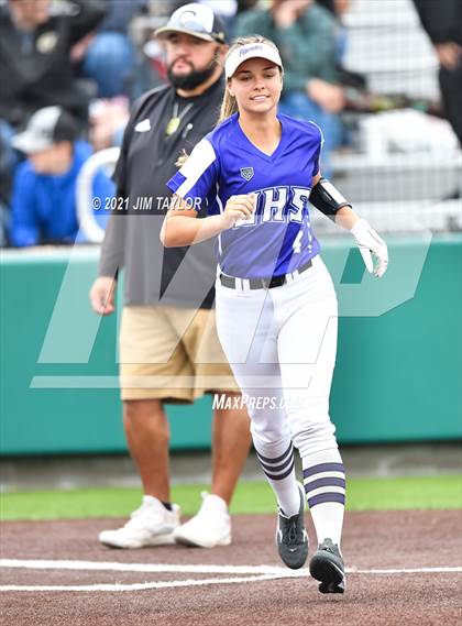 Thumbnail 1 in Jacksboro vs Comanche (UIL 3A Bi-District) photogallery.