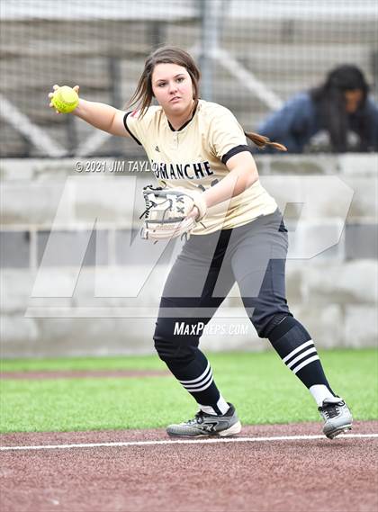 Thumbnail 3 in Jacksboro vs Comanche (UIL 3A Bi-District) photogallery.