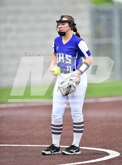 Thumbnail 1 in Jacksboro vs Comanche (UIL 3A Bi-District) photogallery.