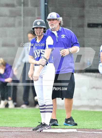 Thumbnail 1 in Jacksboro vs Comanche (UIL 3A Bi-District) photogallery.