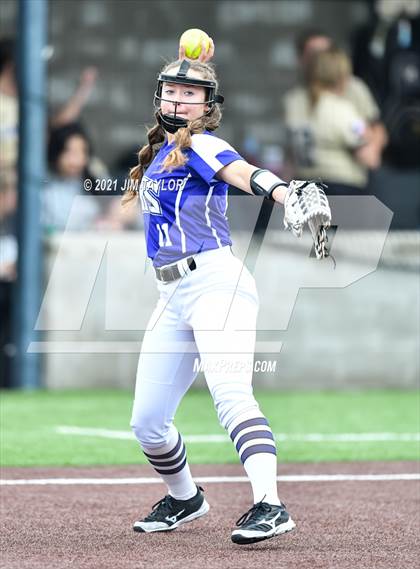 Thumbnail 3 in Jacksboro vs Comanche (UIL 3A Bi-District) photogallery.