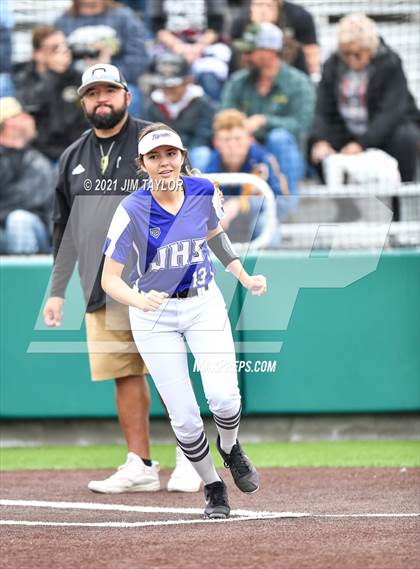 Thumbnail 1 in Jacksboro vs Comanche (UIL 3A Bi-District) photogallery.