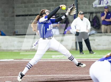 Thumbnail 3 in Jacksboro vs Comanche (UIL 3A Bi-District) photogallery.