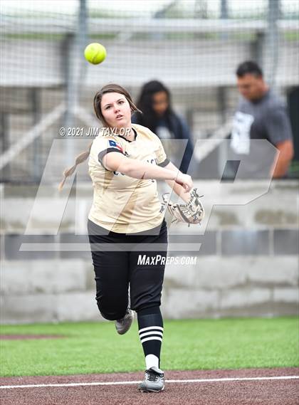 Thumbnail 1 in Jacksboro vs Comanche (UIL 3A Bi-District) photogallery.