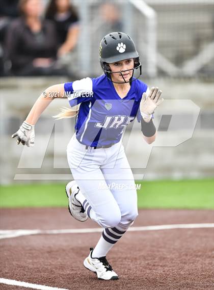 Thumbnail 2 in Jacksboro vs Comanche (UIL 3A Bi-District) photogallery.