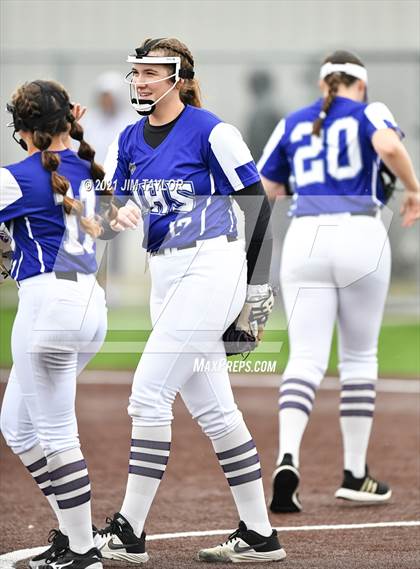 Thumbnail 2 in Jacksboro vs Comanche (UIL 3A Bi-District) photogallery.