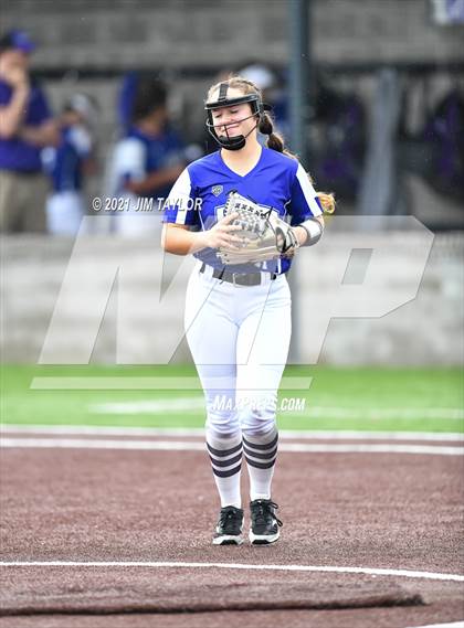 Thumbnail 3 in Jacksboro vs Comanche (UIL 3A Bi-District) photogallery.