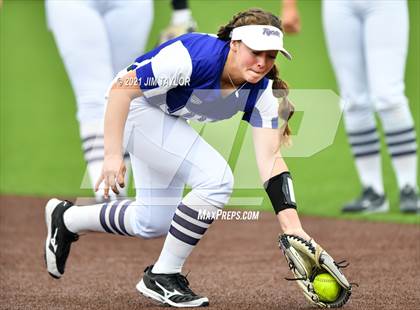 Thumbnail 1 in Jacksboro vs Comanche (UIL 3A Bi-District) photogallery.