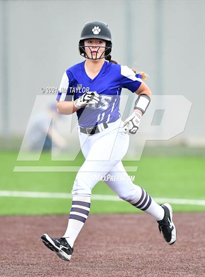 Thumbnail 3 in Jacksboro vs Comanche (UIL 3A Bi-District) photogallery.
