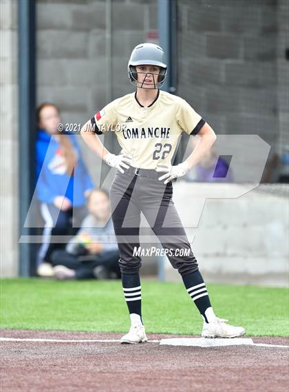Thumbnail 2 in Jacksboro vs Comanche (UIL 3A Bi-District) photogallery.