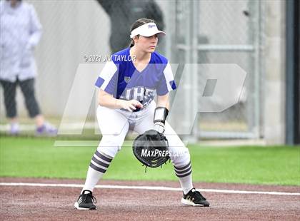 Thumbnail 3 in Jacksboro vs Comanche (UIL 3A Bi-District) photogallery.