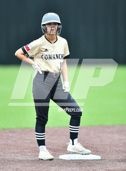 Thumbnail 3 in Jacksboro vs Comanche (UIL 3A Bi-District) photogallery.