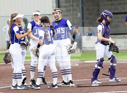 Thumbnail 1 in Jacksboro vs Comanche (UIL 3A Bi-District) photogallery.