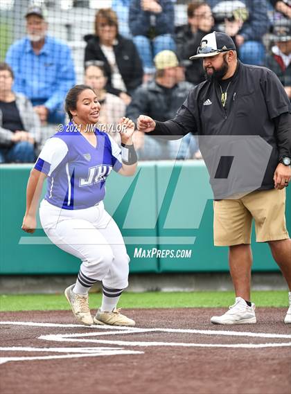 Thumbnail 3 in Jacksboro vs Comanche (UIL 3A Bi-District) photogallery.