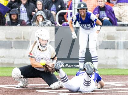 Thumbnail 1 in Jacksboro vs Comanche (UIL 3A Bi-District) photogallery.