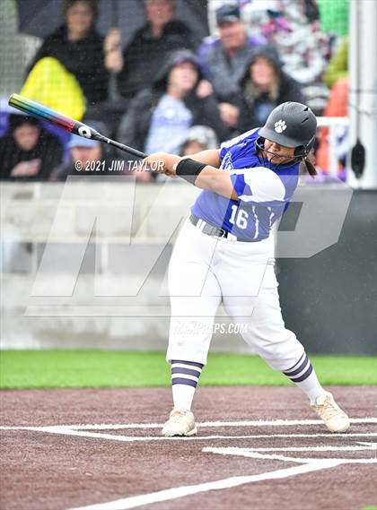 Thumbnail 1 in Jacksboro vs Comanche (UIL 3A Bi-District) photogallery.