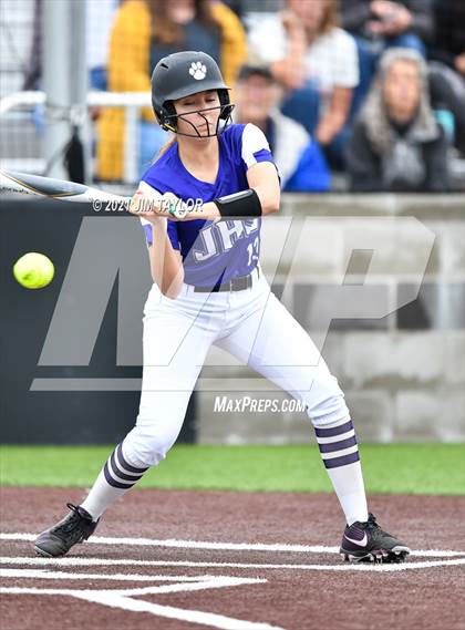 Thumbnail 3 in Jacksboro vs Comanche (UIL 3A Bi-District) photogallery.