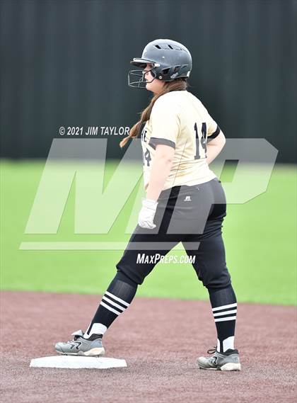 Thumbnail 2 in Jacksboro vs Comanche (UIL 3A Bi-District) photogallery.