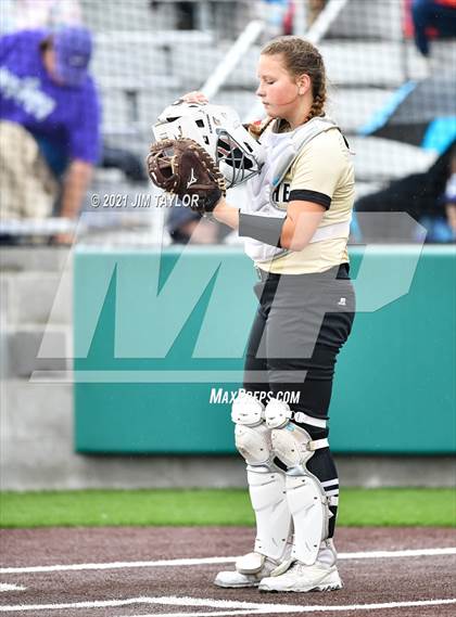 Thumbnail 2 in Jacksboro vs Comanche (UIL 3A Bi-District) photogallery.