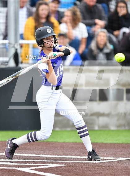 Thumbnail 1 in Jacksboro vs Comanche (UIL 3A Bi-District) photogallery.