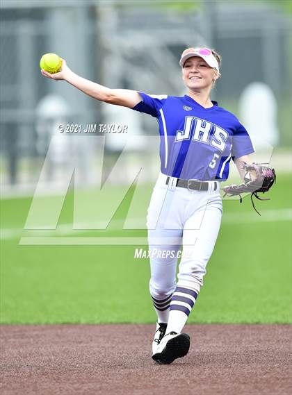 Thumbnail 3 in Jacksboro vs Comanche (UIL 3A Bi-District) photogallery.