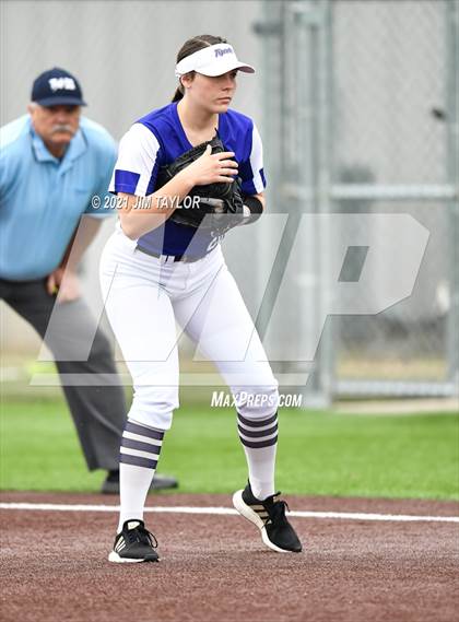 Thumbnail 2 in Jacksboro vs Comanche (UIL 3A Bi-District) photogallery.
