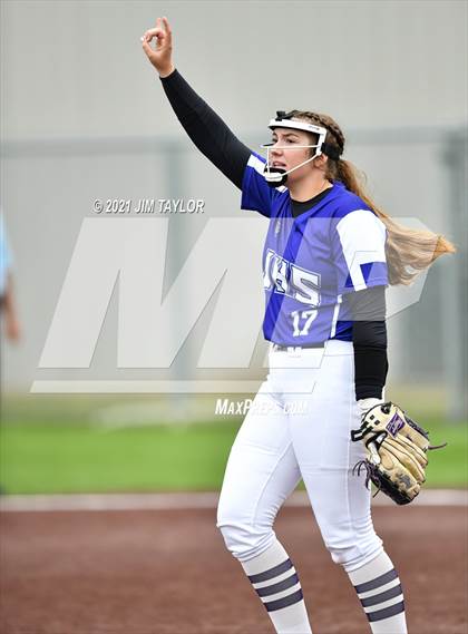 Thumbnail 2 in Jacksboro vs Comanche (UIL 3A Bi-District) photogallery.