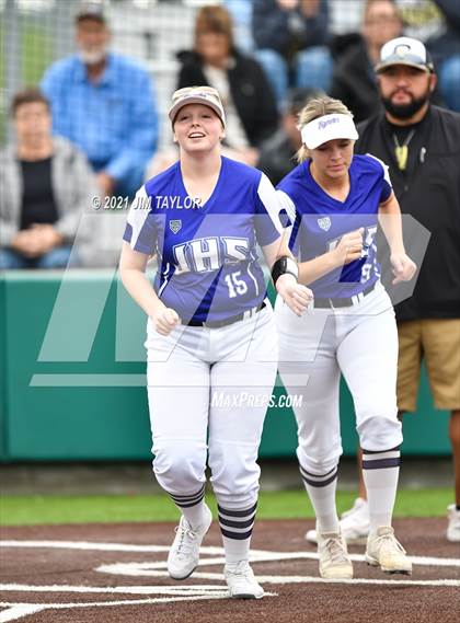 Thumbnail 3 in Jacksboro vs Comanche (UIL 3A Bi-District) photogallery.