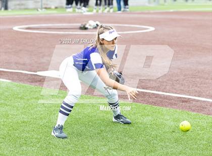 Thumbnail 2 in Jacksboro vs Comanche (UIL 3A Bi-District) photogallery.