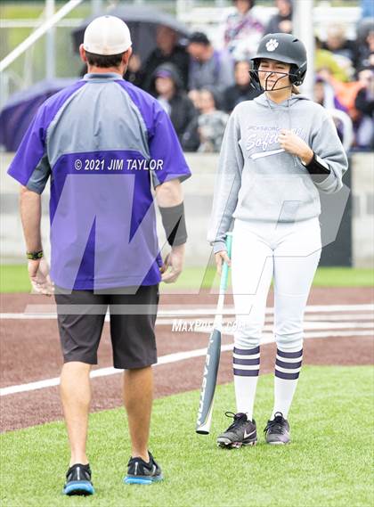 Thumbnail 2 in Jacksboro vs Comanche (UIL 3A Bi-District) photogallery.
