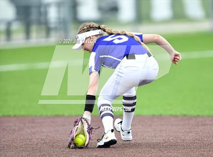 Thumbnail 2 in Jacksboro vs Comanche (UIL 3A Bi-District) photogallery.