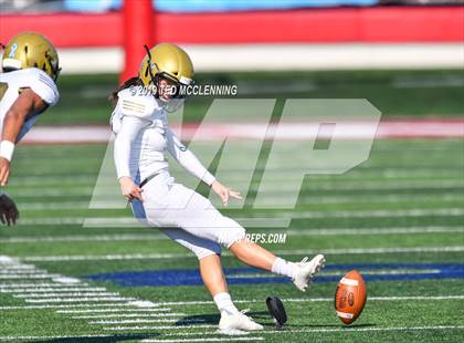 Thumbnail 2 in Pulaski Academy vs. Little Rock Christian Academy (AAA 5A State Final) photogallery.