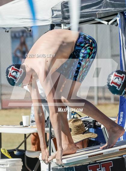 Thumbnail 2 in Husky Invitational photogallery.