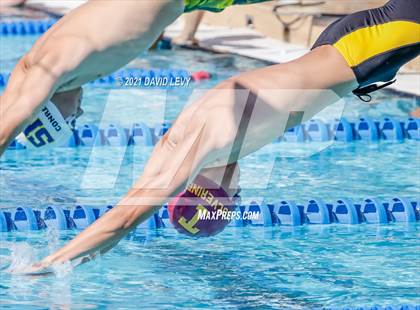 Thumbnail 2 in Husky Invitational photogallery.