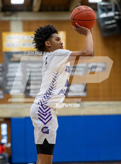 Thumbnail 1 in Garfield vs. Rainier Beach (WIAA 3A District Playoff) photogallery.