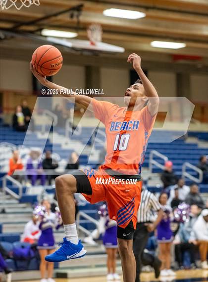 Thumbnail 3 in Garfield vs. Rainier Beach (WIAA 3A District Playoff) photogallery.